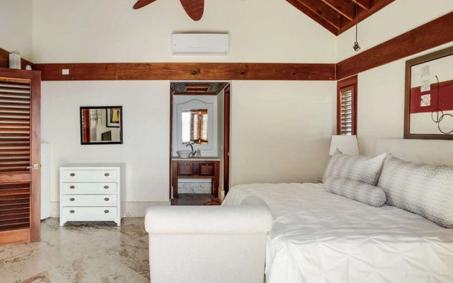 Sunny Vacation Villa 67