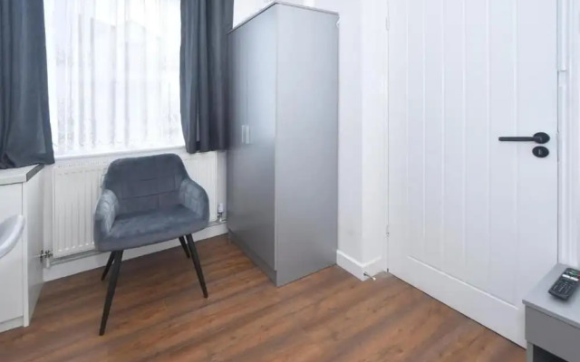 Stylish 3bedroom Near Stoke-on-trent Hospital