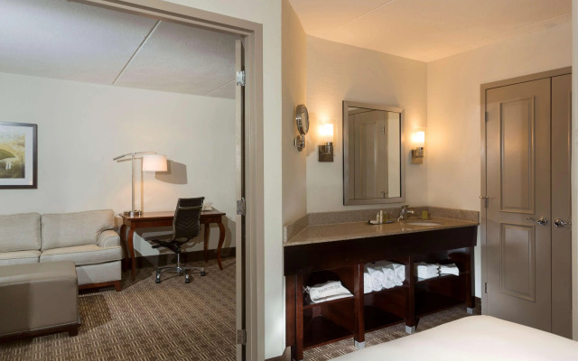 DoubleTree Suites by Hilton Nashville Airport