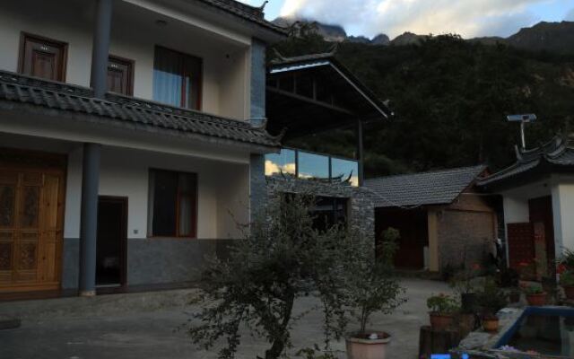 Tiger Leaping Gorge Meet Mid-Levels Homestay
