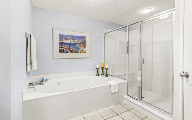 Palacio Condos by Hosteeva