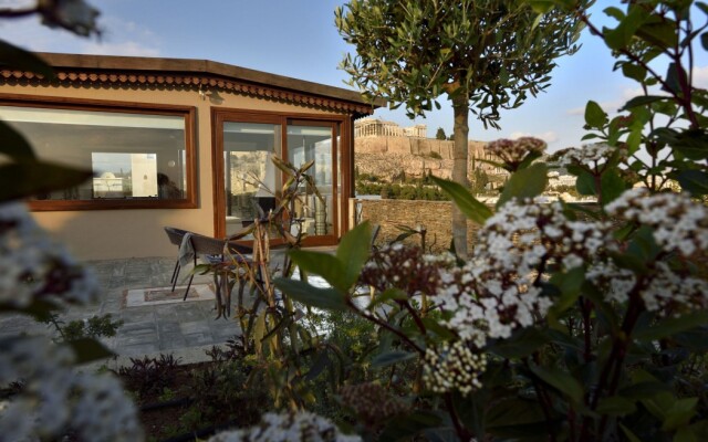 Karyatis Luxury Maisonette by K&K