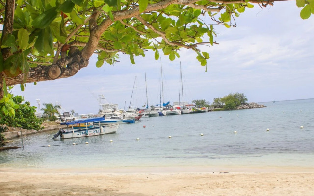 Fisherman's Point  Beach Resort