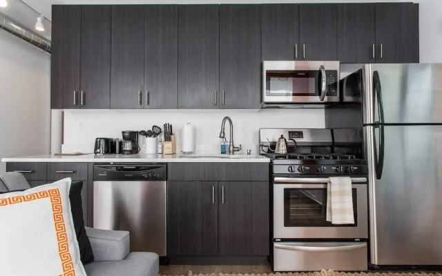 Bright & Modern 1 BDR in Downtown
