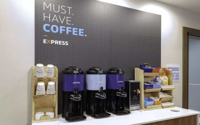 Holiday Inn Express & Suites Phoenix East - Gilbert by IHG