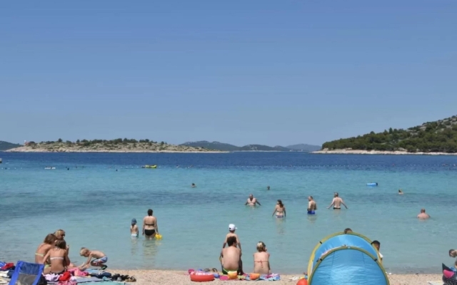Apartment Kova - 10 m from sea: A1 Murter, Island Murter