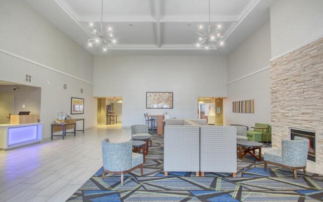 Holiday Inn Express Hotel & Suites Oshkosh by IHG