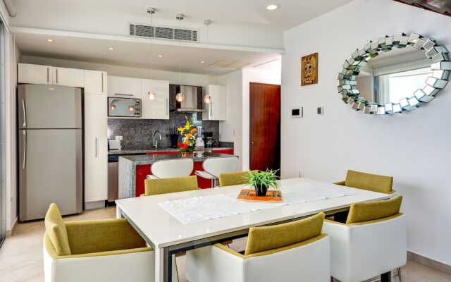 Penthouse Skyline 2BR 2BathR & Balconies