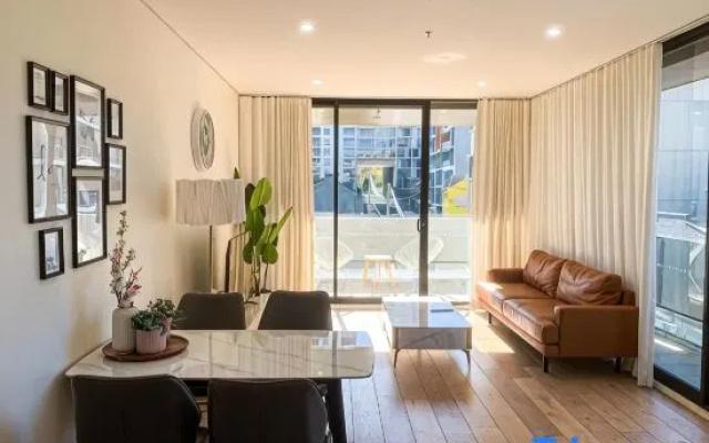 Stunning 2 Bedroom Apt at Waterloo
