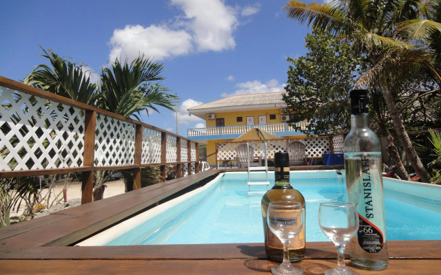 Sea Horizon Apartments (across from Mambo Beach)