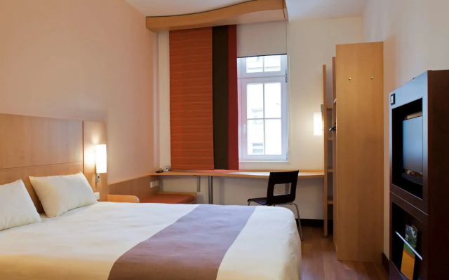 ibis Paris La Défense Esplanade