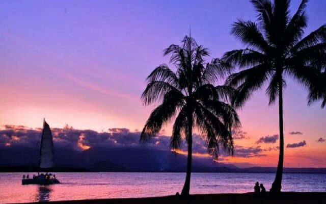 Cairns Beach Holiday Apartment