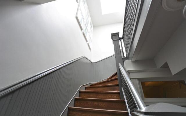 Penthouse Level, Stunning Wrigley Stay