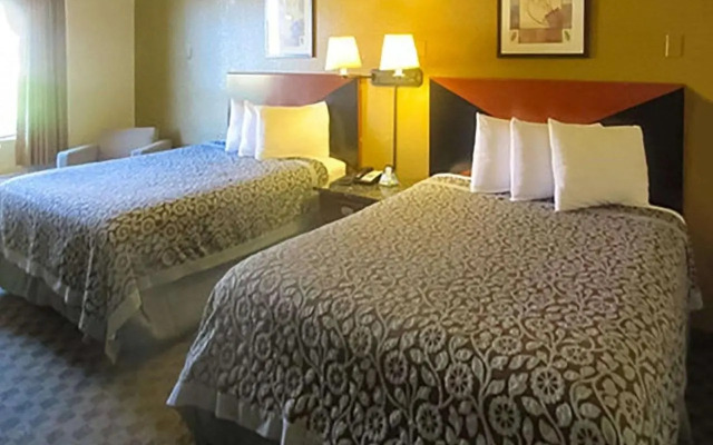 Days Inn and Suites - Tyler