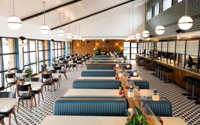 Mollie's Motel & Diner
