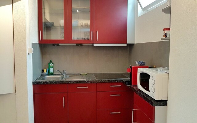 Studio in Bevaix, With Pool Access, Enclosed Garden and Wifi