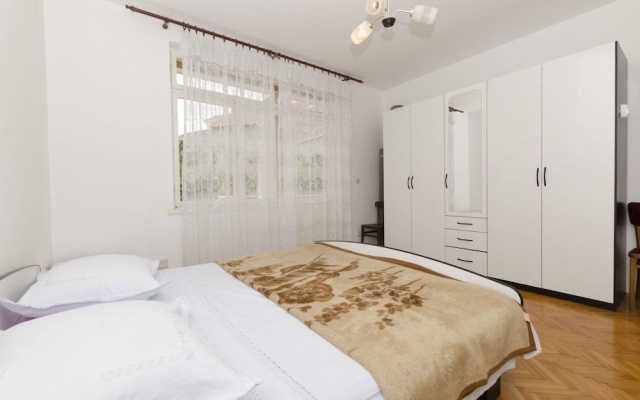 Apartment Tome G