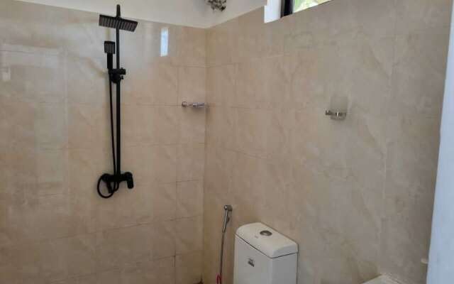 Balungi Bungalows And Restaurent