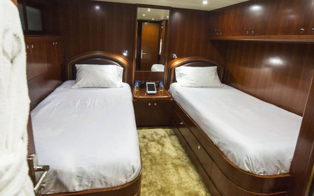 Miami Beach Luxury Yacht Charters
