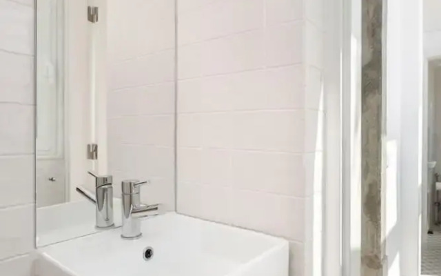 Prime Location Design Family Apartment
