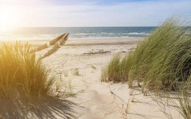 AMAZING BEACH & SUNSETS JUST 75m FROM THE BEACH!