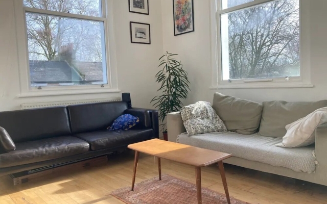 Radiant 2 Bedroom Flat in New Cross - Converted Pub