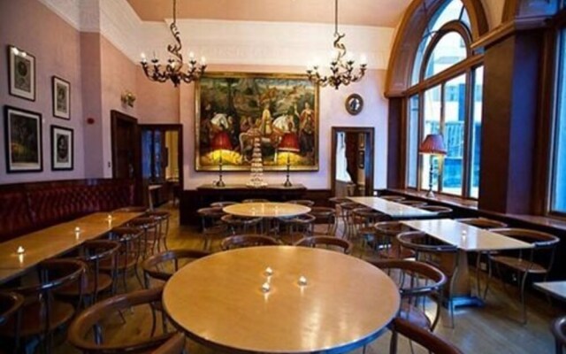 The Racquet Club Hotel