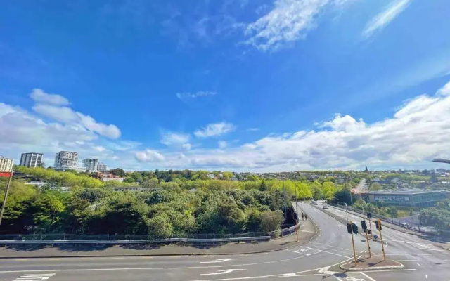Stunning View 1-Bedroom Studio in City Centre