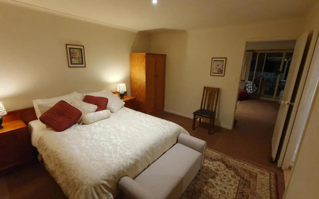 Oaktree Guest House