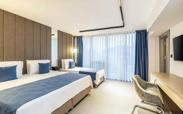 Rossi Luxury Hotel