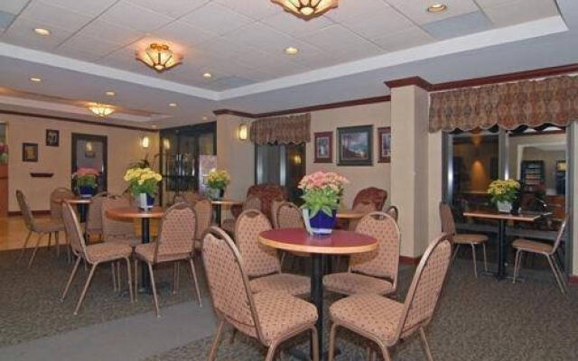 Quality Inn & Suites Biltmore South