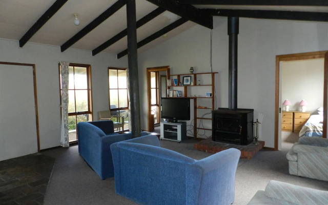 Twelve Apostles Motel & Country Retreat