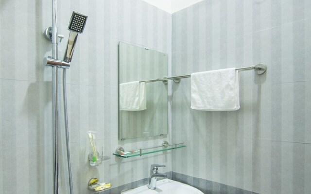 Au Lac Bar & Hostel