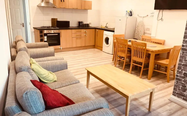 Entire Flat with Three Bedrooms N 2