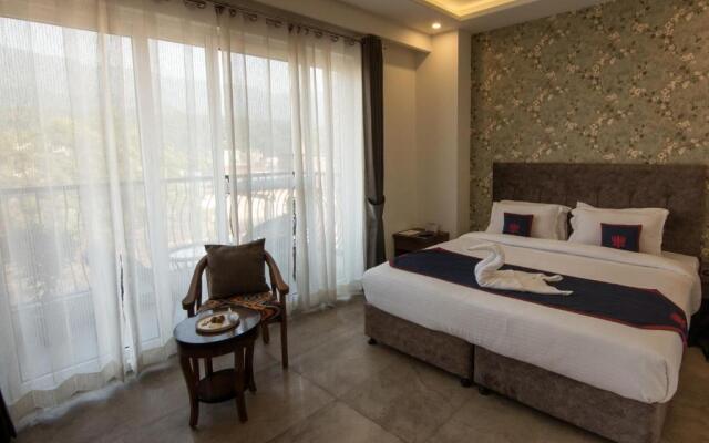 HOLYWATER Hotel by Ganga Kinare (150 mts from Ganga Ghat)