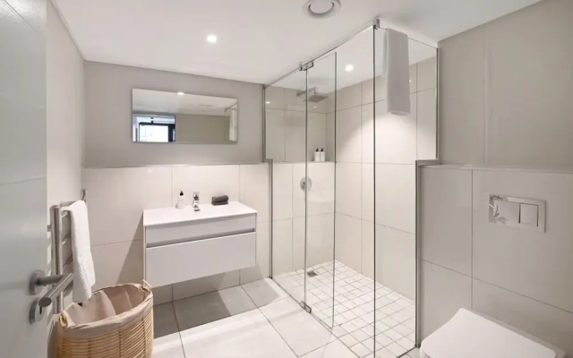 Two Bedroom Green Point Rooftop Pool BBQ