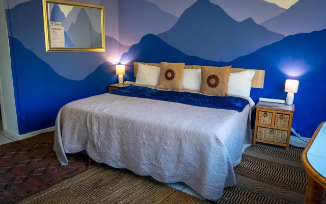Disa Park Studio with Mountain Views