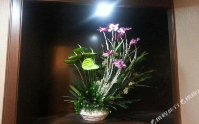 Jinyang Ying Bin Guan