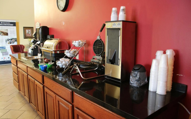 Edgewood Hotel & Suites