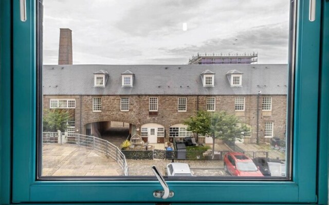 Quayside 2-bed Apartment in Dundee