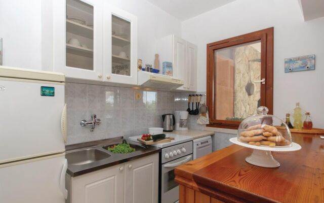 Amazing Home in Grscica With 2 Bedrooms and Wifi