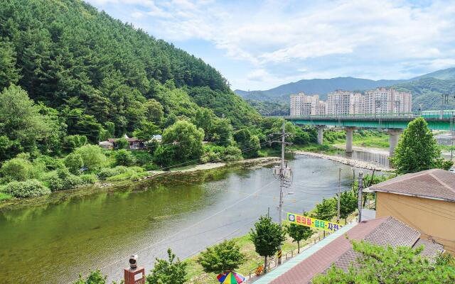 Cheongpyeong Gangmaeul Pension