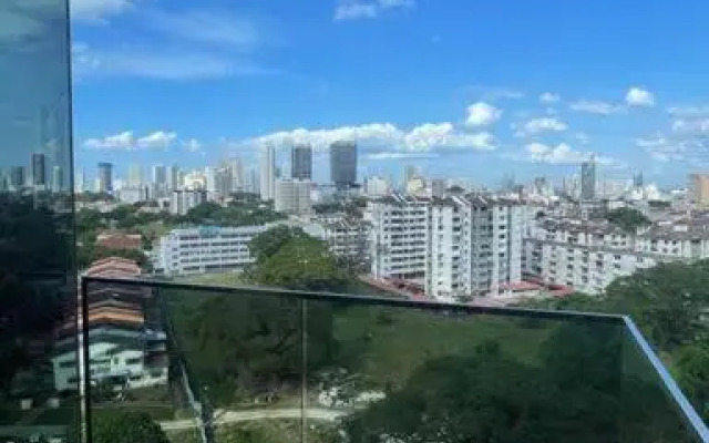 Suites with Infinity Pool at Georgetown B11