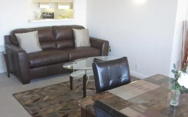 Studio with full amenities in building