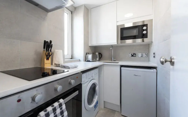 Apt 856 Chelsea Cloisters Sloane Avenue