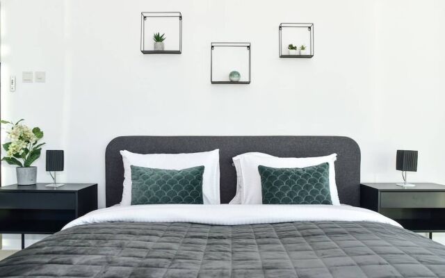 Spectacular Al Wasl Villa - With Private Pool