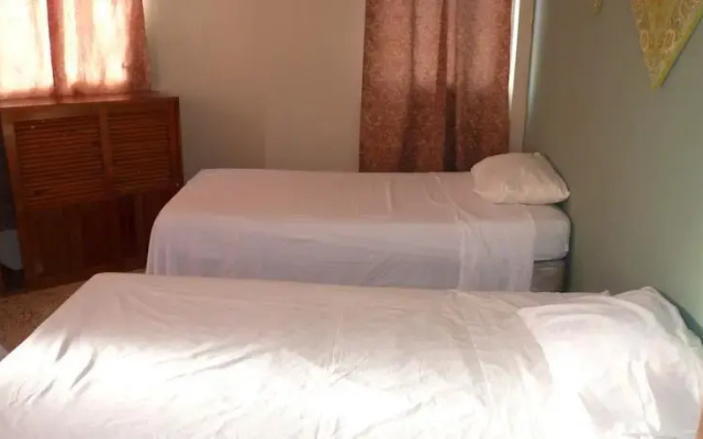 Hotel Banana Republic