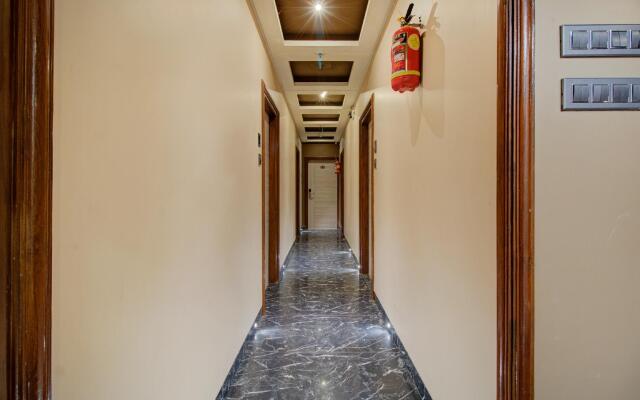 OYO MUM2055 Hotel Golden Crown