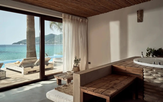 Gloria Maris Hotel Suites & Villas
