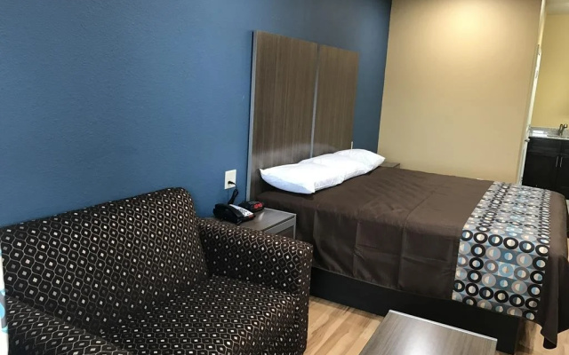 Deluxe Inn & Suites Baytown